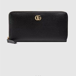Authentic Gucci Black Leather Zip Around Wallet